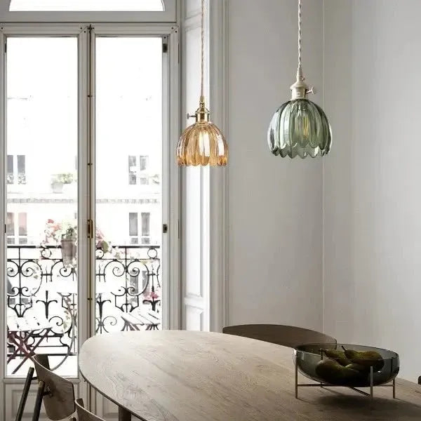 Suspension Élégante en Verre en Forme de Fleur - Lumière Ambiante