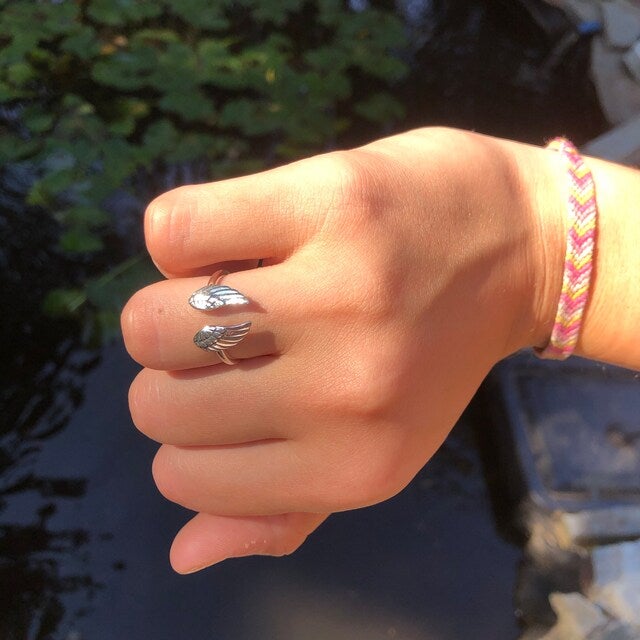 Bague en forme d'ailes d'ange argentées