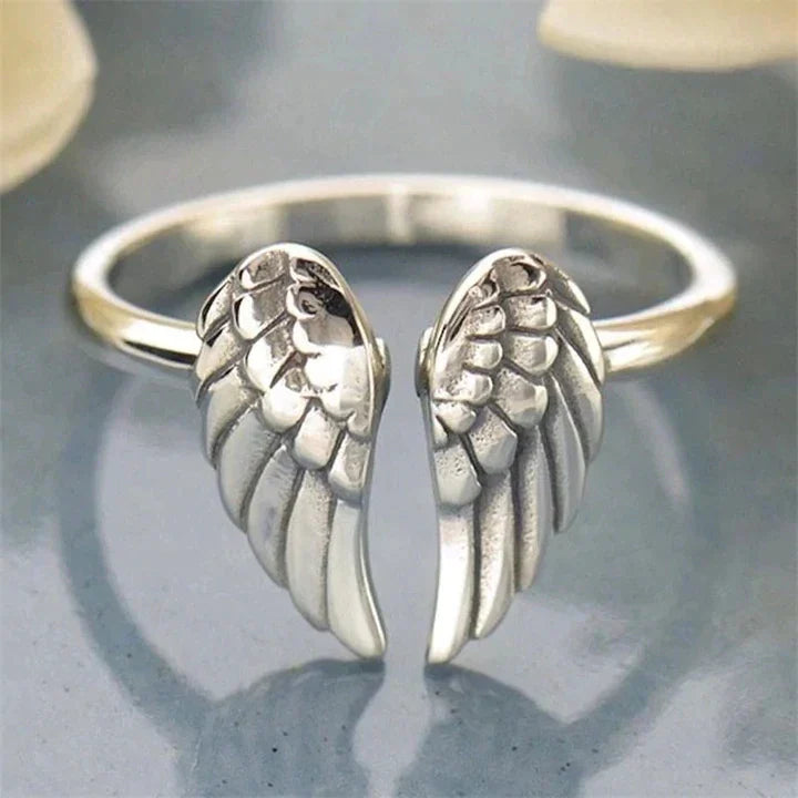 Bague en forme d'ailes d'ange argentées