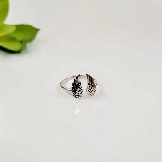 Bague en forme d'ailes d'ange argentées