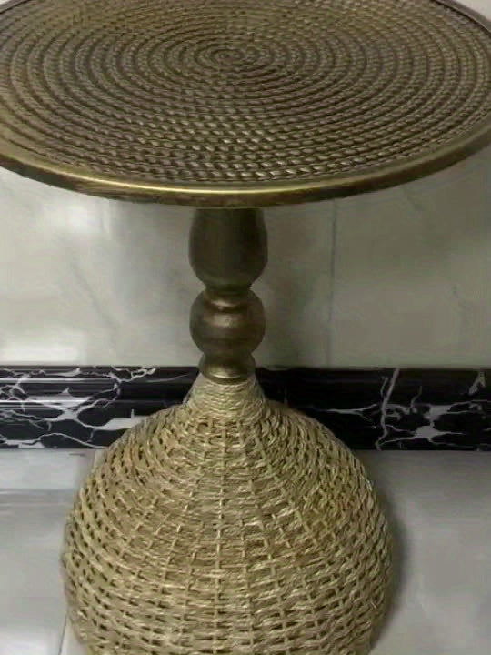 Table basse en herbe aquatique faite à la main – Look bronze antique