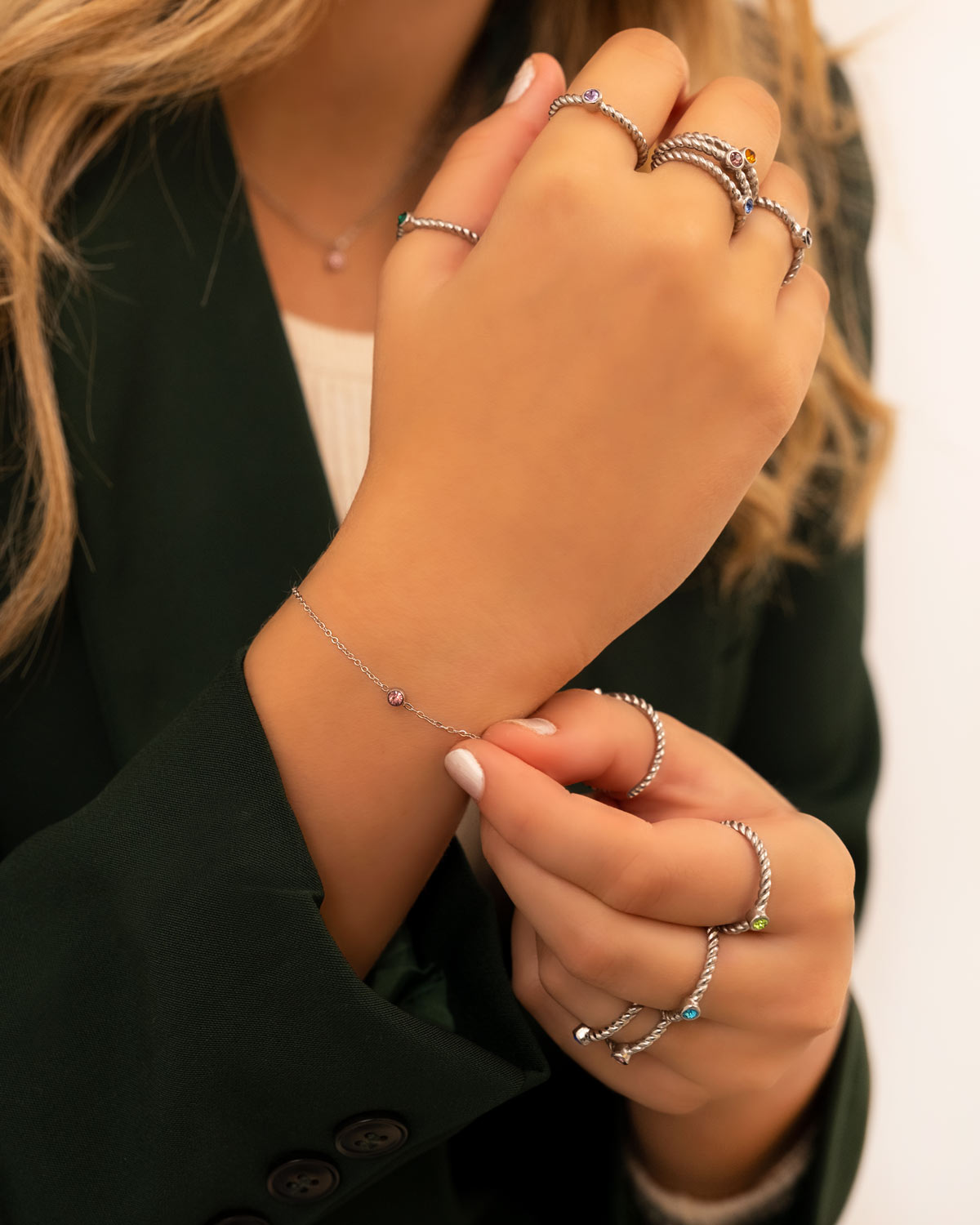 Bracelet de naissance en pierres précieuses rondes