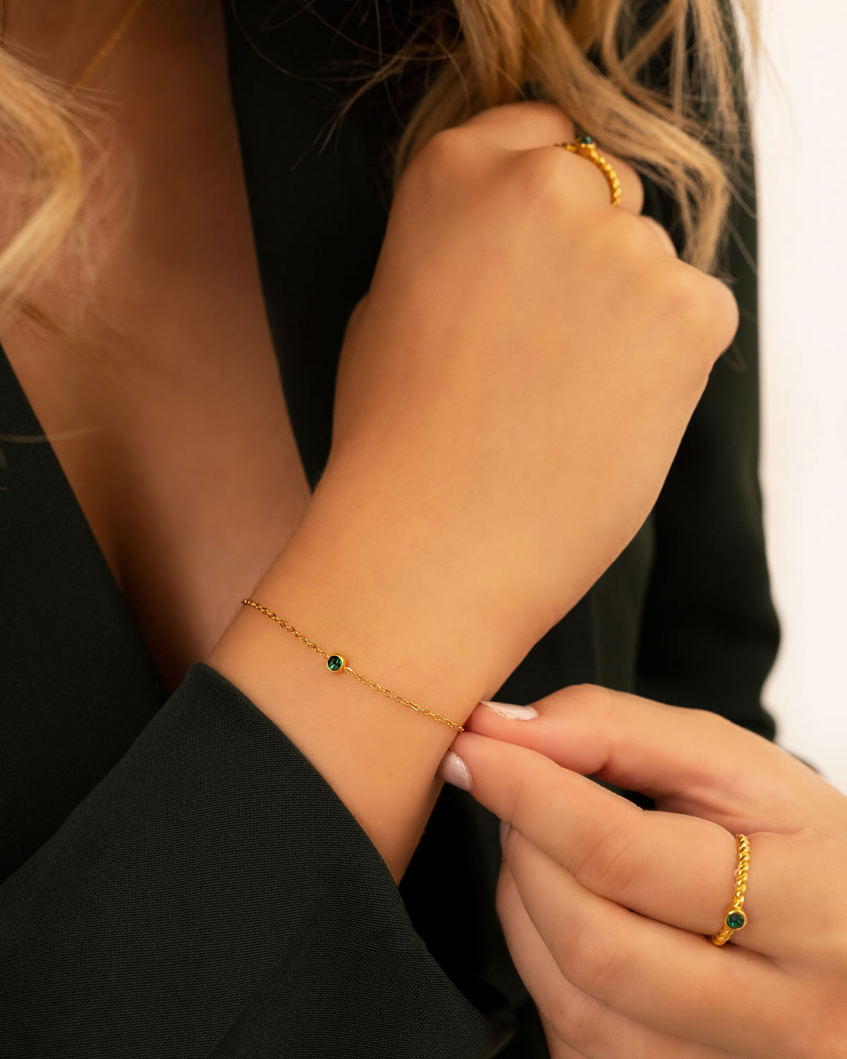 Bracelet de naissance en pierres précieuses rondes