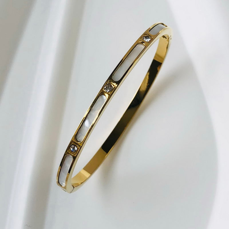Bracelet avec incrustation de zircon