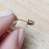 Boucles d'oreilles avec des pétales d'opale élégants et raffinés
