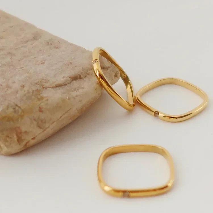 Bague en zirconium minimaliste – Leona