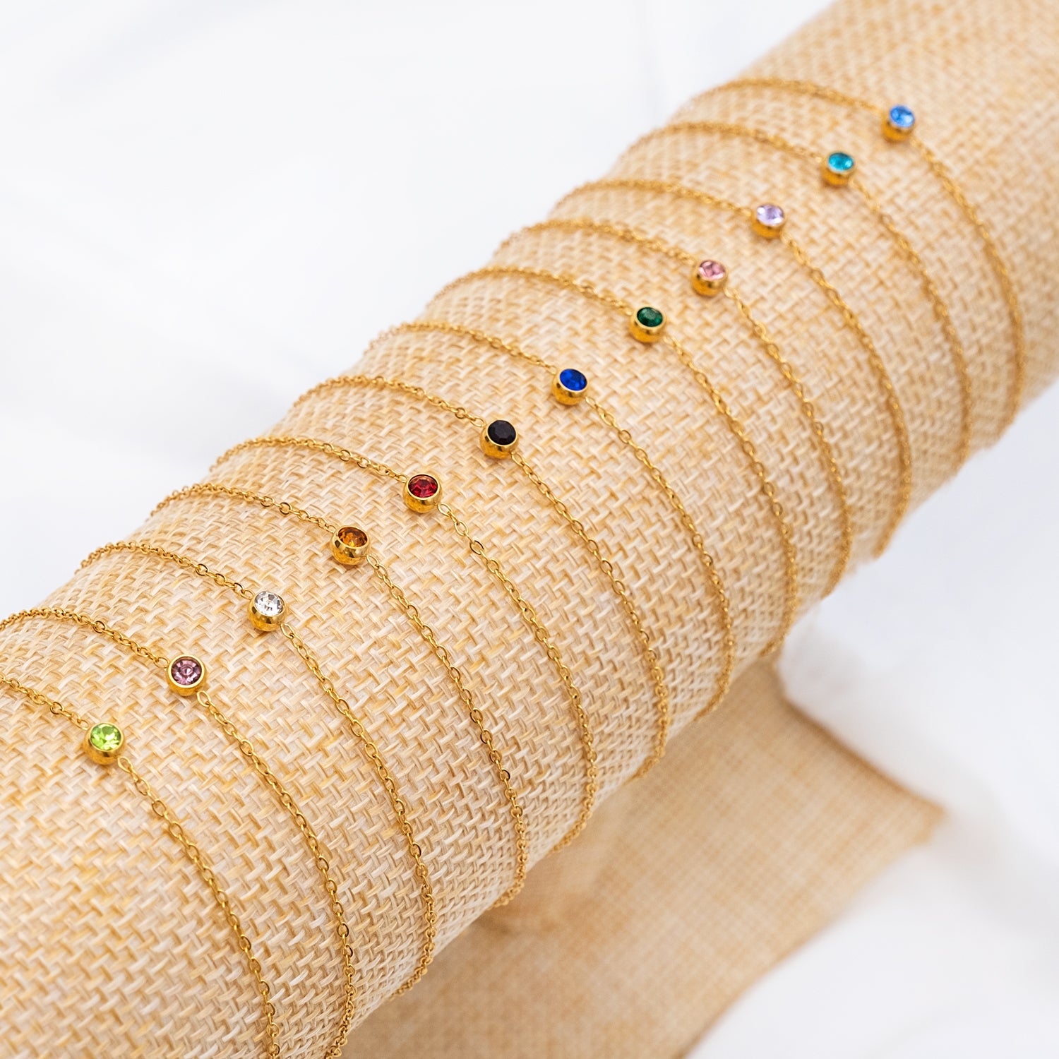 Bracelet de naissance en pierres précieuses rondes
