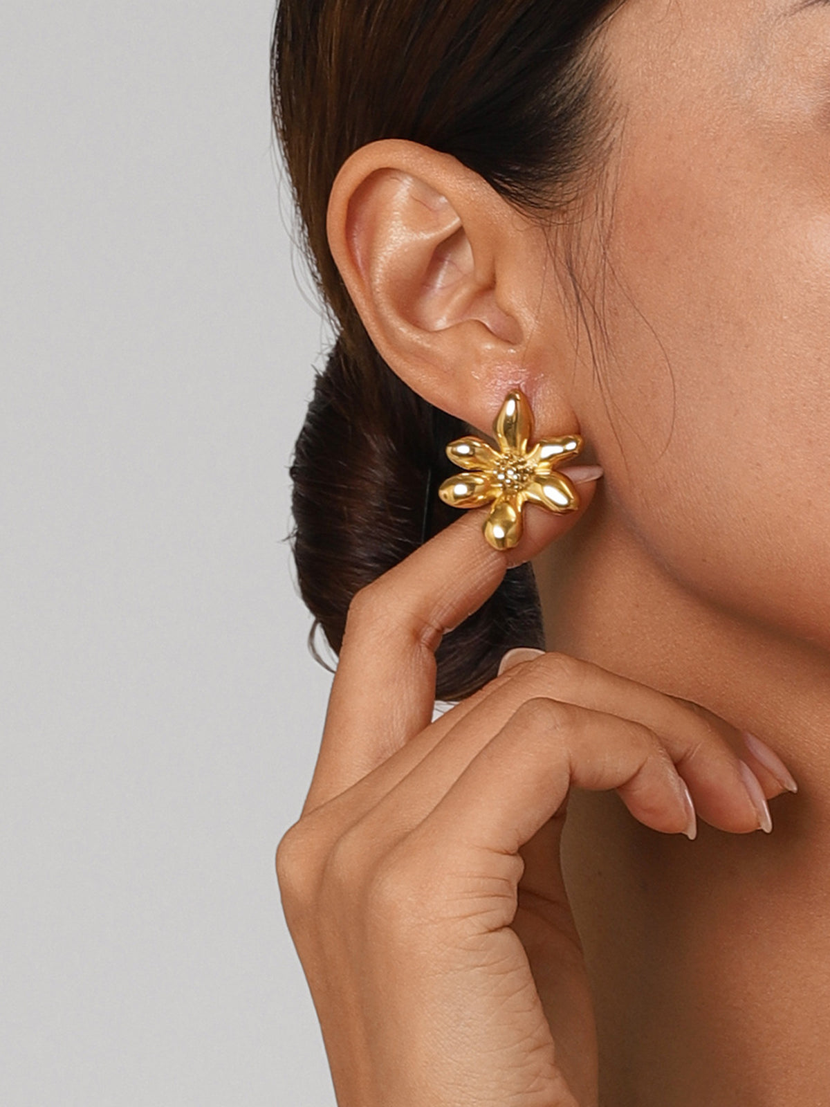 Boucles d'oreilles fleuries élégantes – Florina