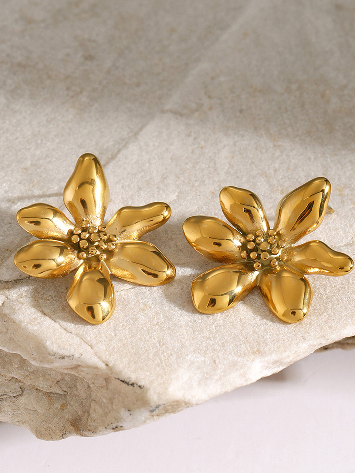 Boucles d'oreilles fleuries élégantes – Florina