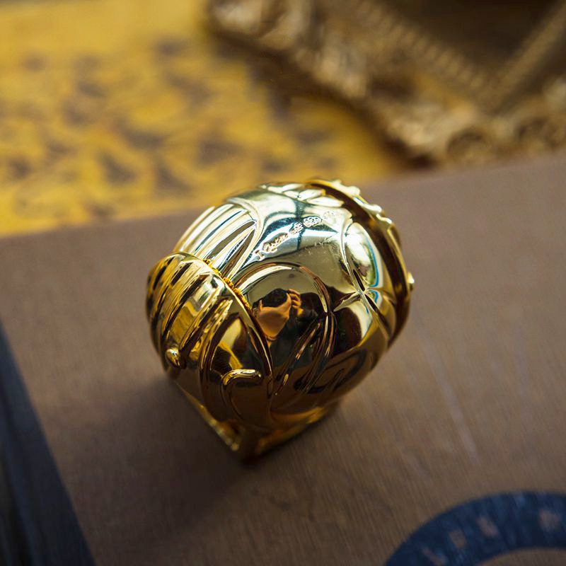 Boîte à Anneau Orb avec Ailes Dorées – Coffret à Bijoux de Luxe Portable
