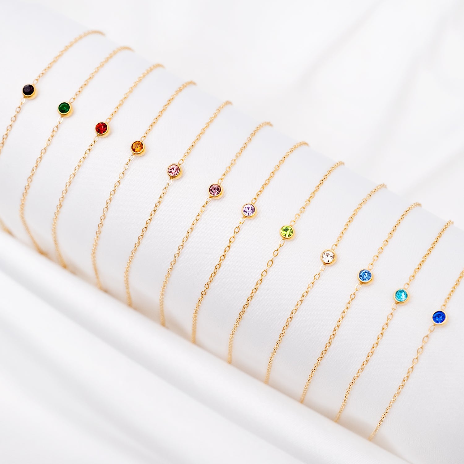 Bracelet de naissance en pierres précieuses rondes