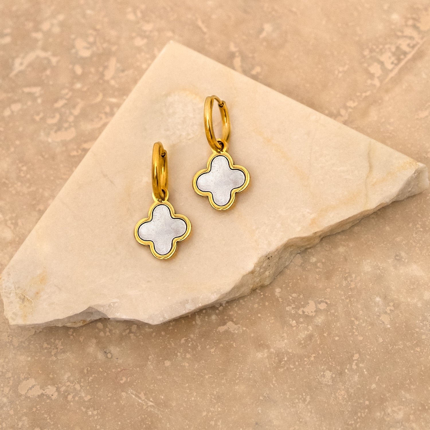 Boucles d'oreilles pendantes en forme de trèfle Deluxe