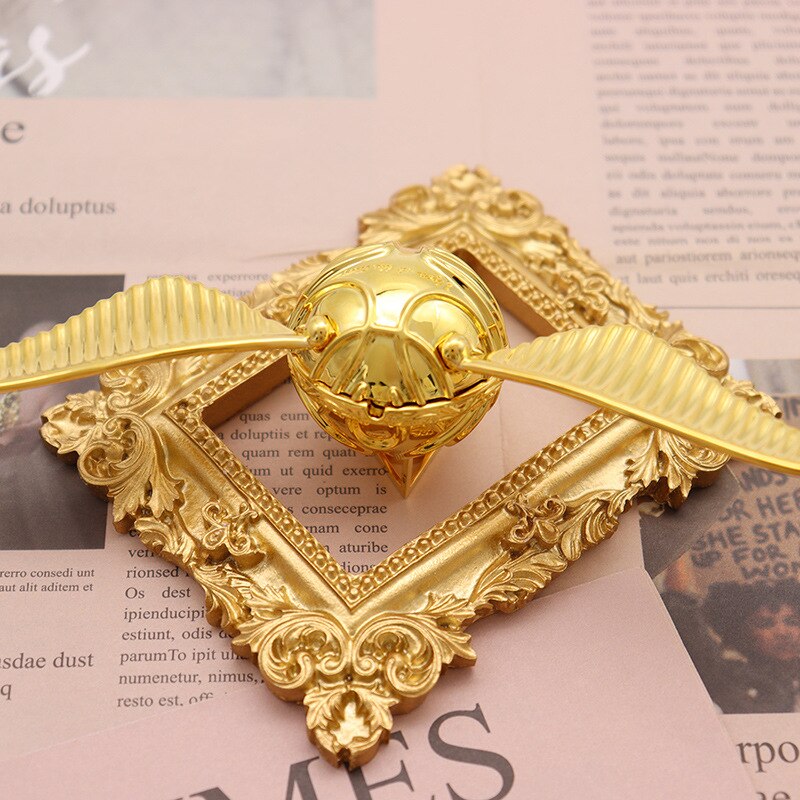 Boîte à Anneau Orb avec Ailes Dorées – Coffret à Bijoux de Luxe Portable