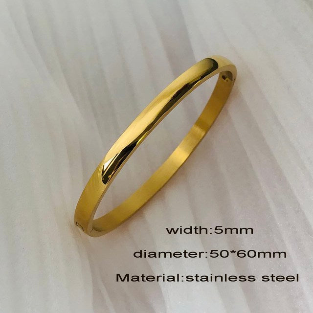Bracelet avec incrustation de zircon