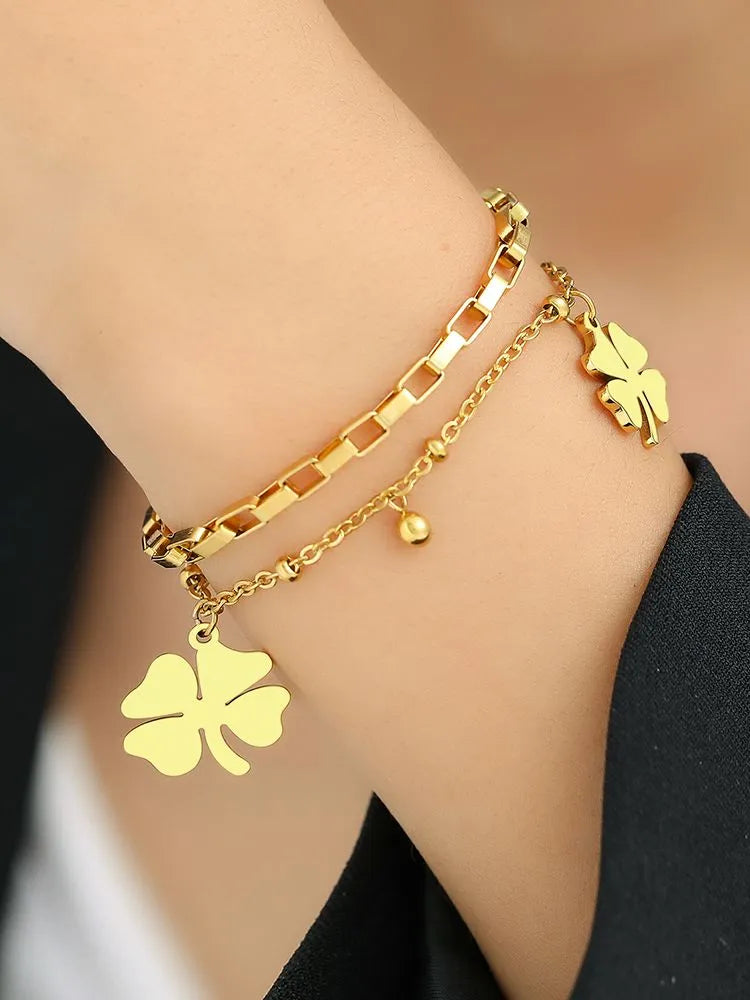 Bracelet en or avec trèfle à quatre feuilles