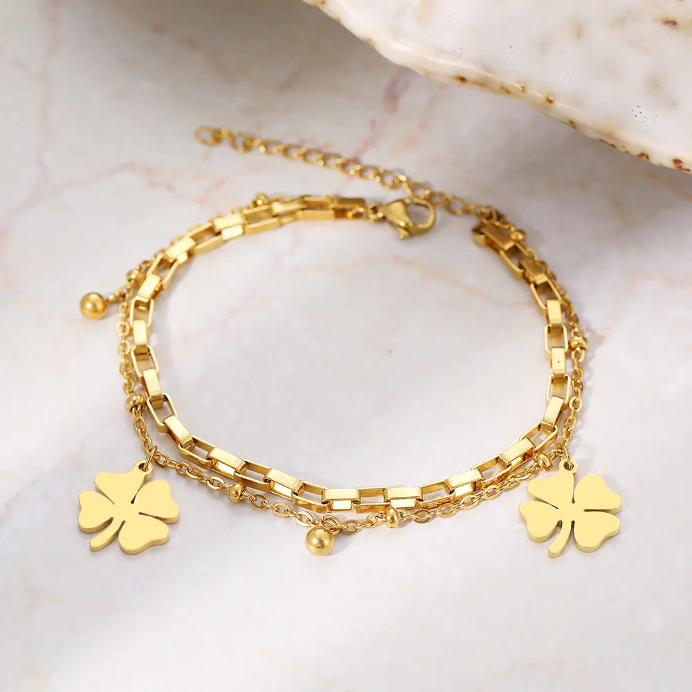 Bracelet en or avec trèfle à quatre feuilles