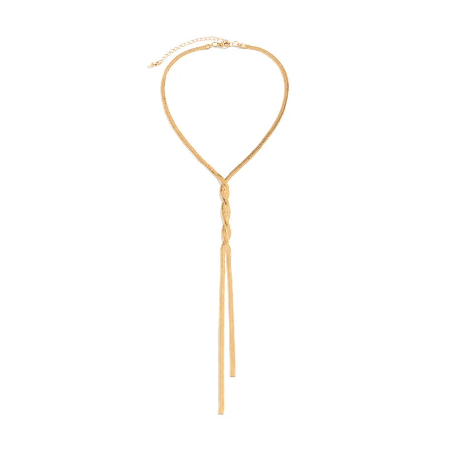 Bijou de cou élégant avec chaîne longue