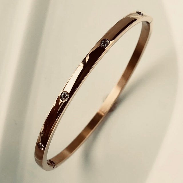 Bracelet avec incrustation de zircon