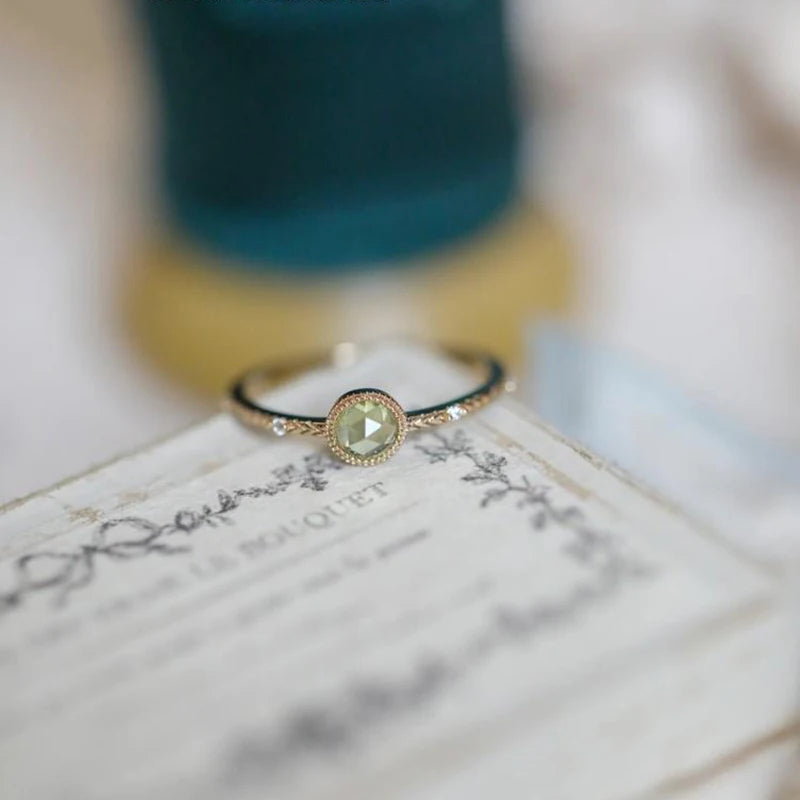 Bague de beauté en péridot vert frais