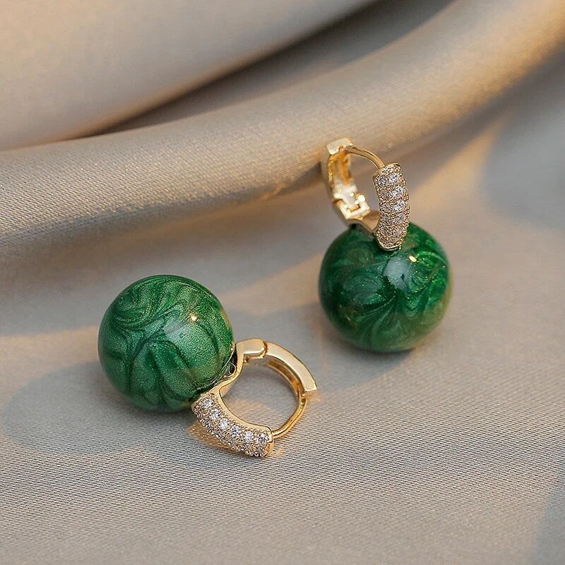 Boucles d'oreilles de luxe élégantes avec perles vertes