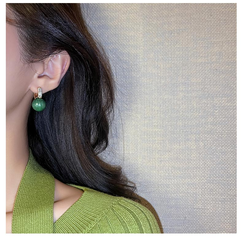 Boucles d'oreilles de luxe élégantes avec perles vertes