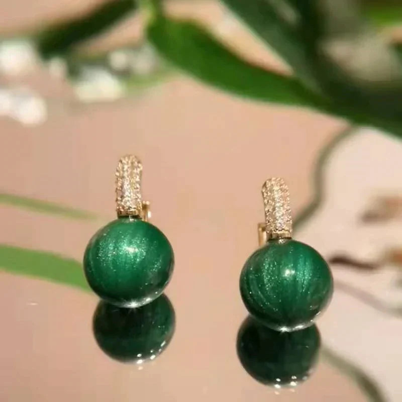 Boucles d'oreilles de luxe élégantes avec perles vertes
