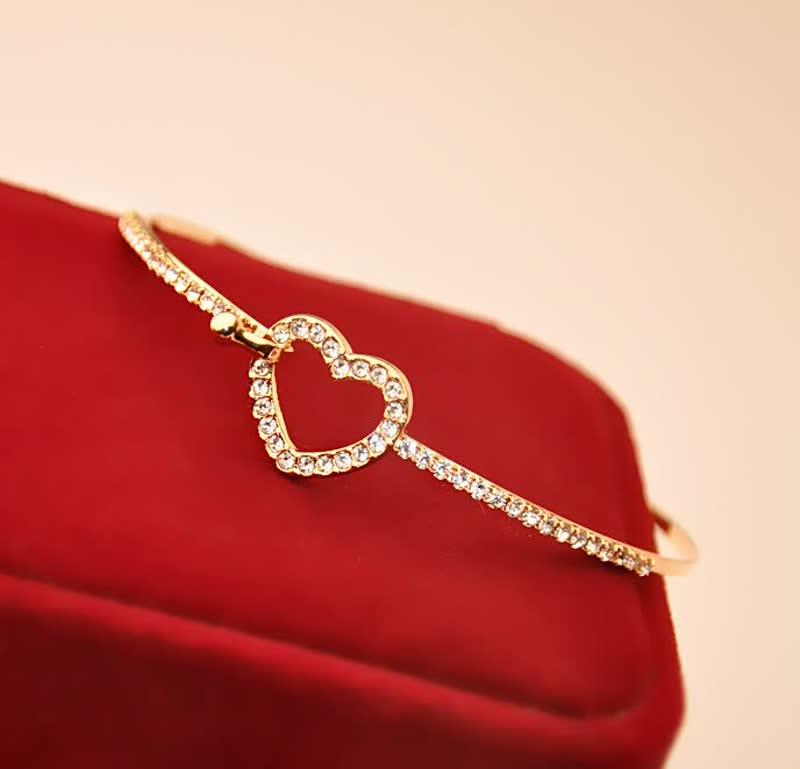 Bracelet d'amour doré avec charme
