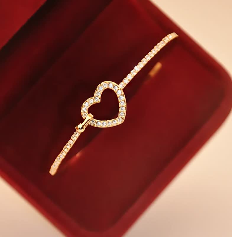 Bracelet d'amour doré avec charme