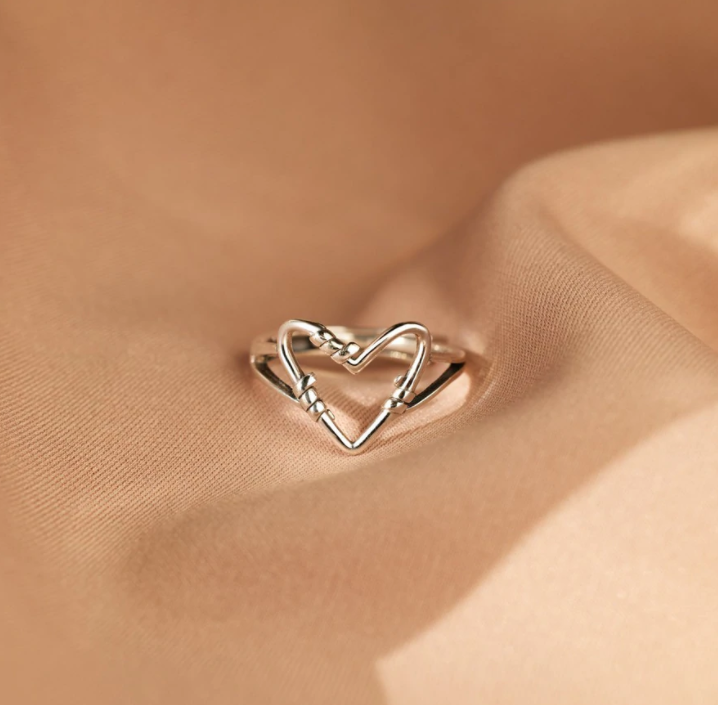 Bague en forme de cœur délicate