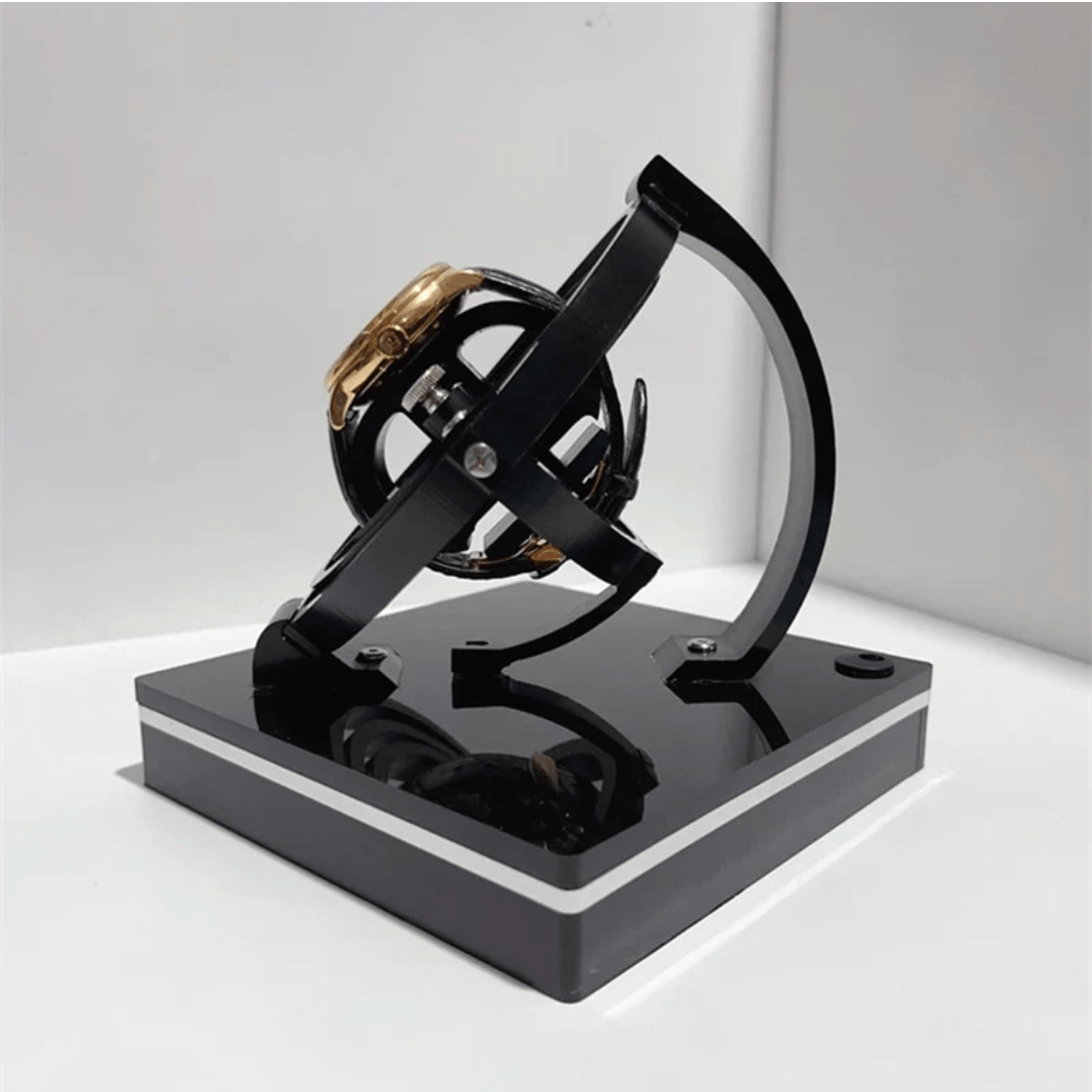 Remontoir automatique | Un présentoir haut de gamme qui préserve vos montres de la poussière et les maintient toujours en mouvement.