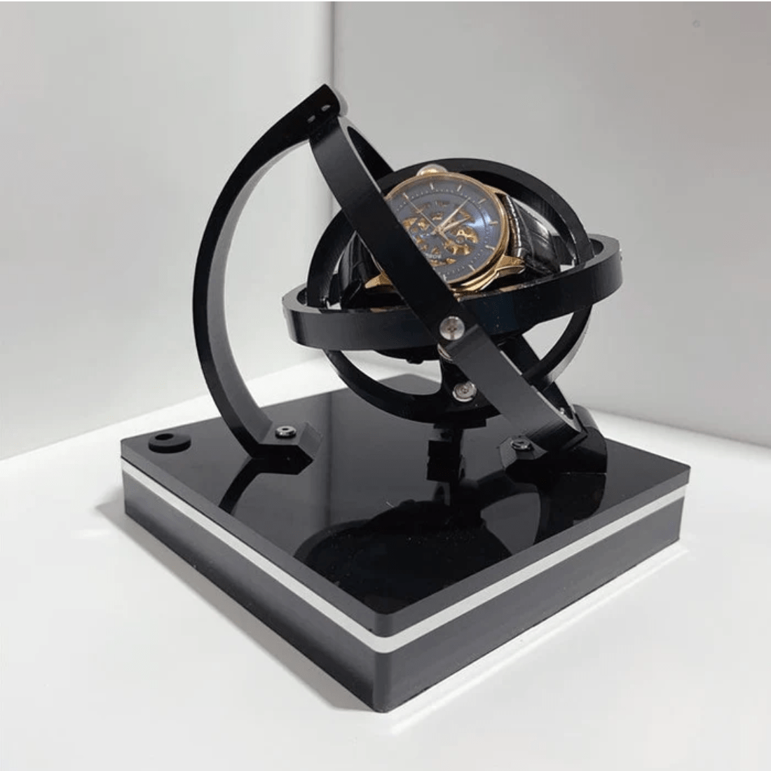 Remontoir automatique | Un présentoir haut de gamme qui préserve vos montres de la poussière et les maintient toujours en mouvement.