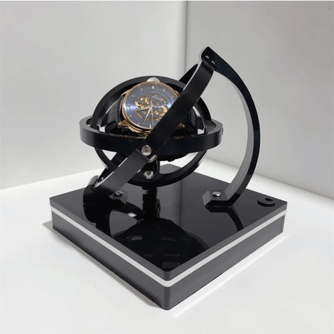 Remontoir automatique | Un présentoir haut de gamme qui préserve vos montres de la poussière et les maintient toujours en mouvement.