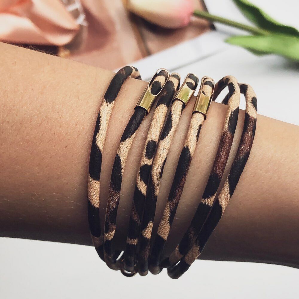 Bracelet en cuir multicouches avec motif léopard