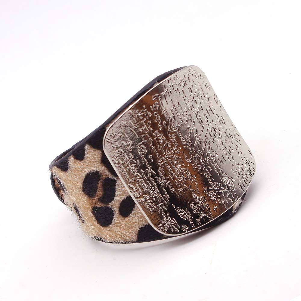 Bracelet en cuir léopard