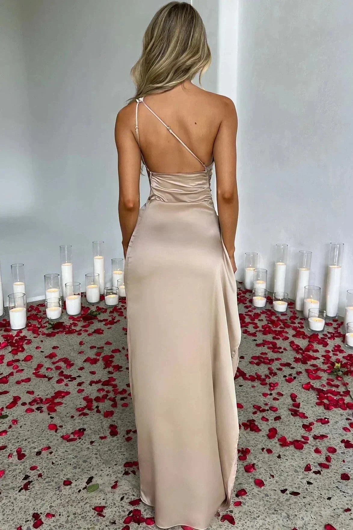 Souci | Robe maxi asymétrique avec fente haute