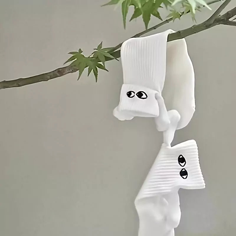 BondFoot | Gardez votre bien-aimé(e) près de vous, au sens propre comme au sens figuré, grâce à ces chaussettes uniques