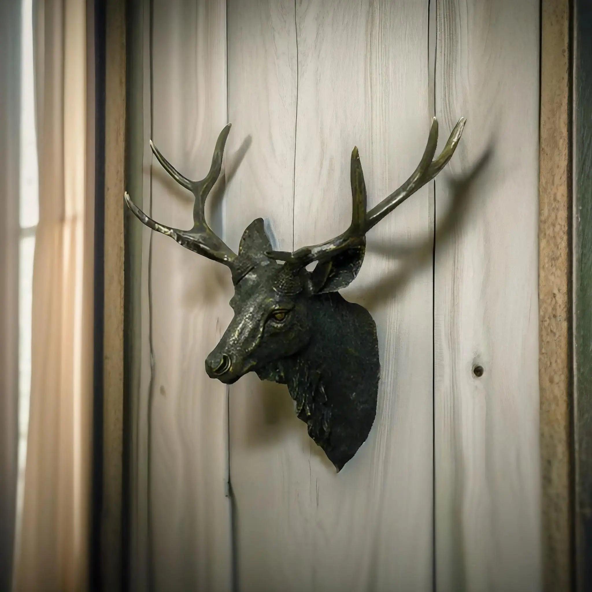 MysticHorn™ | Décor mural tête de cerf majestueux | Design de bois de cerf rustique pour la décoration de maison de chalet et de lodge