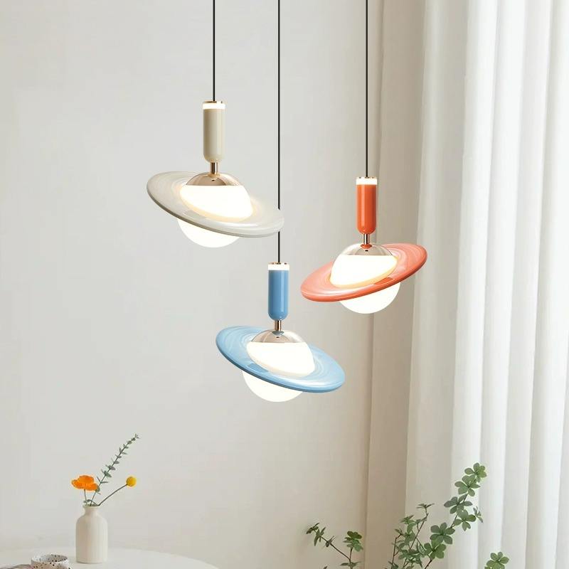 Suspension Design Saturne – Une Déclaration Céleste pour les Espaces Modernes