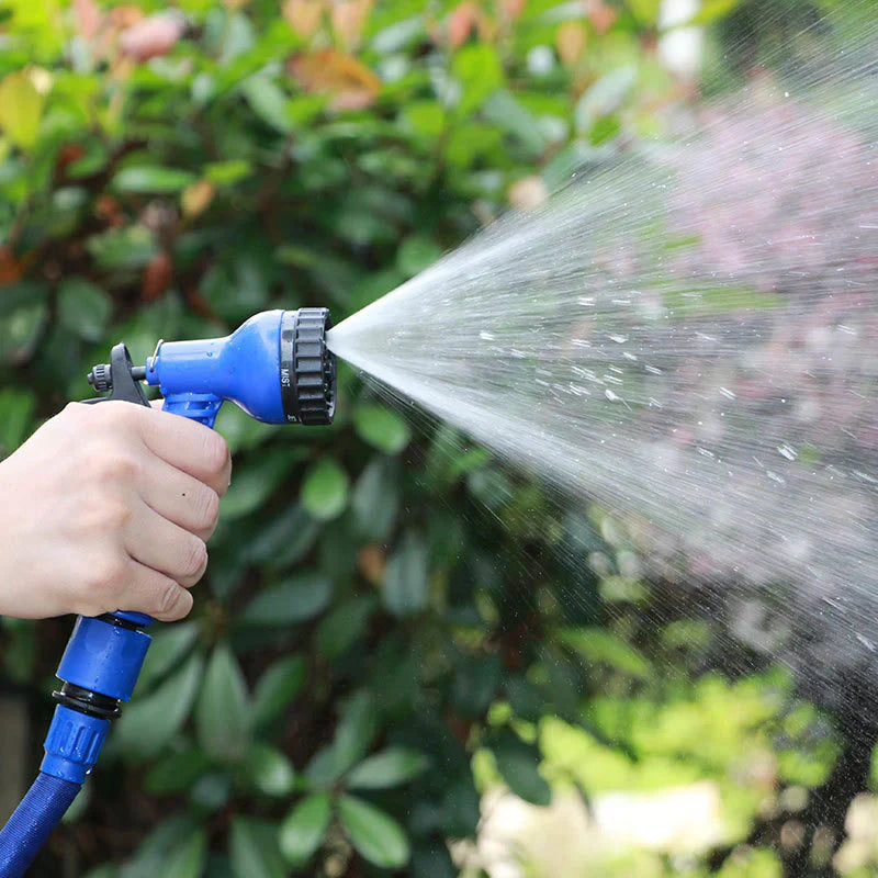 Tuyau de jardin rétractable avec buse de pulvérisation – FlexaFlow