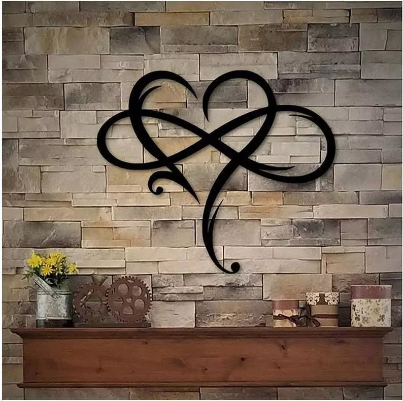 Tiberius – Décoration Murale en Fer avec Cœur Infini