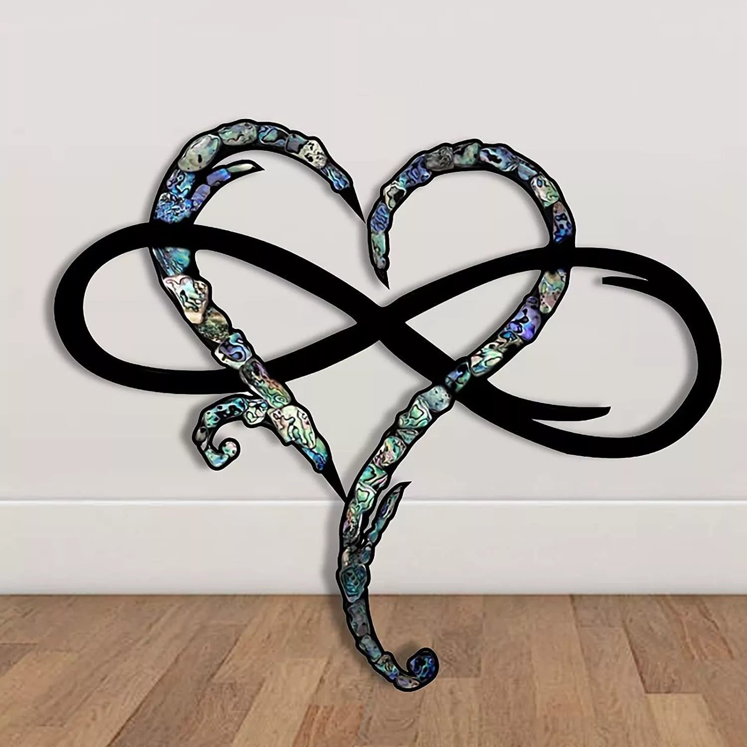 Tiberius – Décoration Murale en Fer avec Cœur Infini