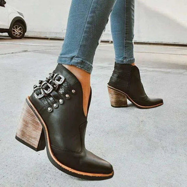 Bottines à Talons avec Découpe en V et Détail de Boucle – Léa