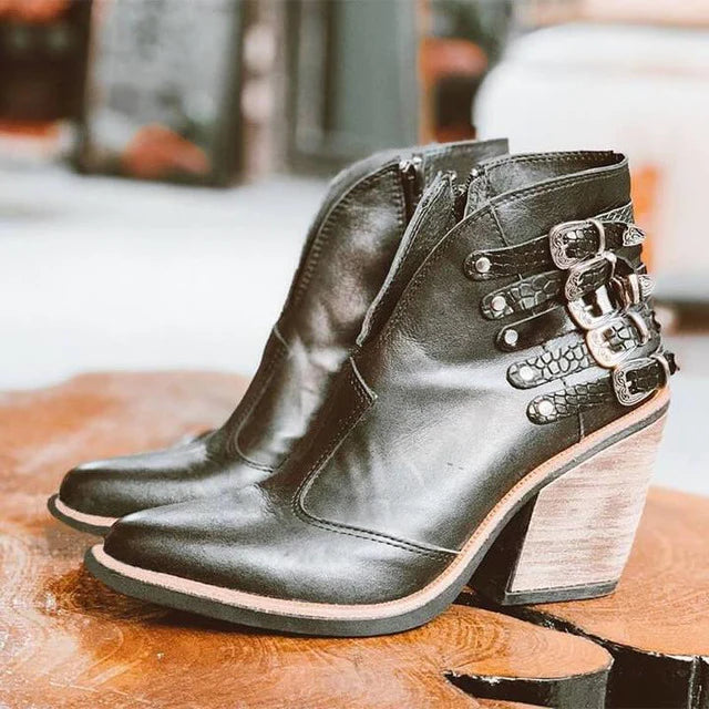 Bottines à Talons avec Découpe en V et Détail de Boucle – Léa