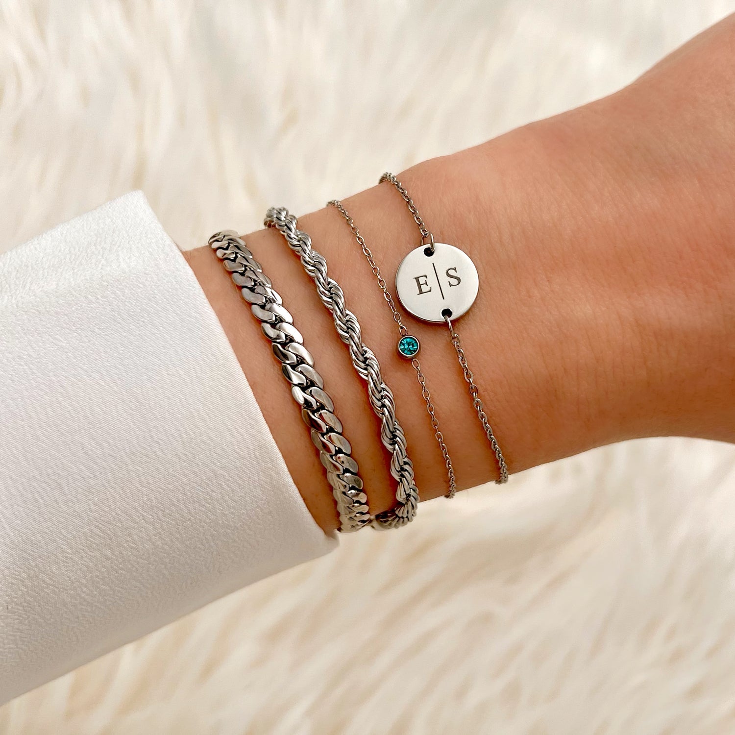 Bracelet de naissance en pierres précieuses rondes