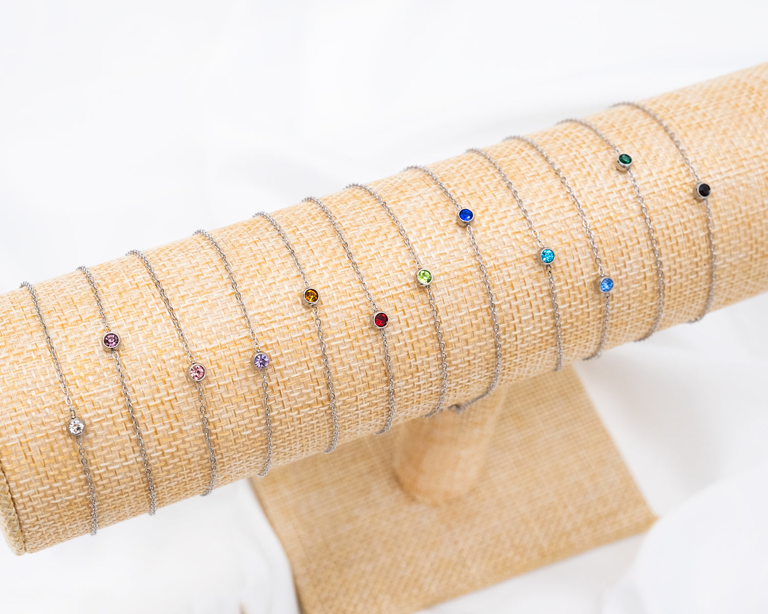Bracelet de naissance en pierres précieuses rondes