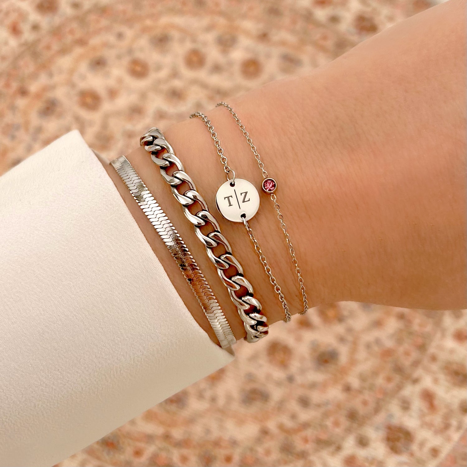 Bracelet de naissance en pierres précieuses rondes