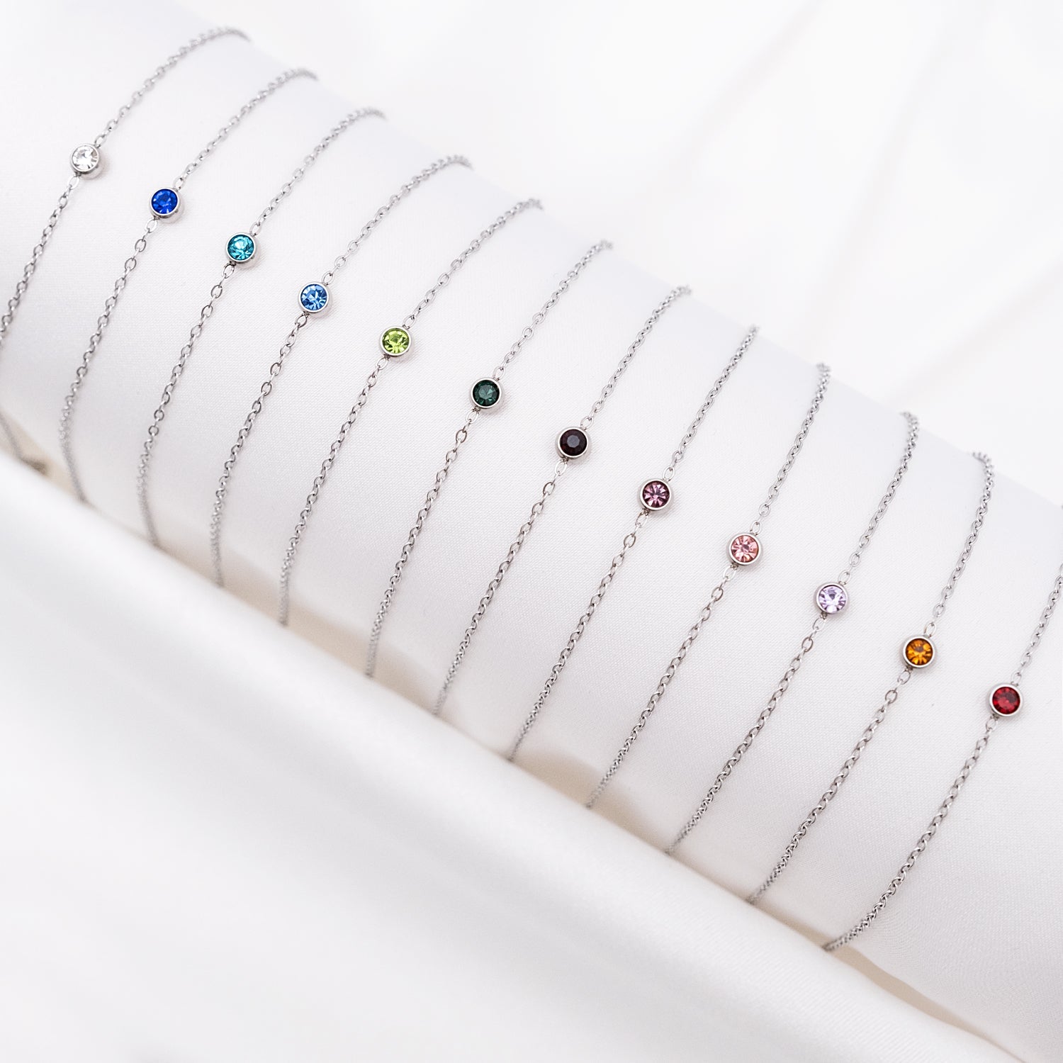 Bracelet de naissance en pierres précieuses rondes